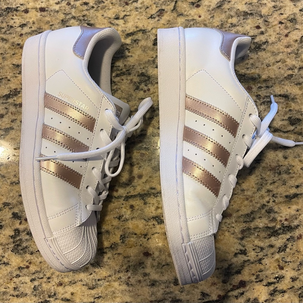 Adidas Superstars Rose Gold!